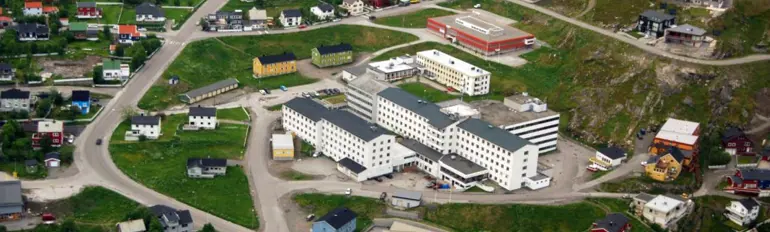 Flyfoto av en stor bygning