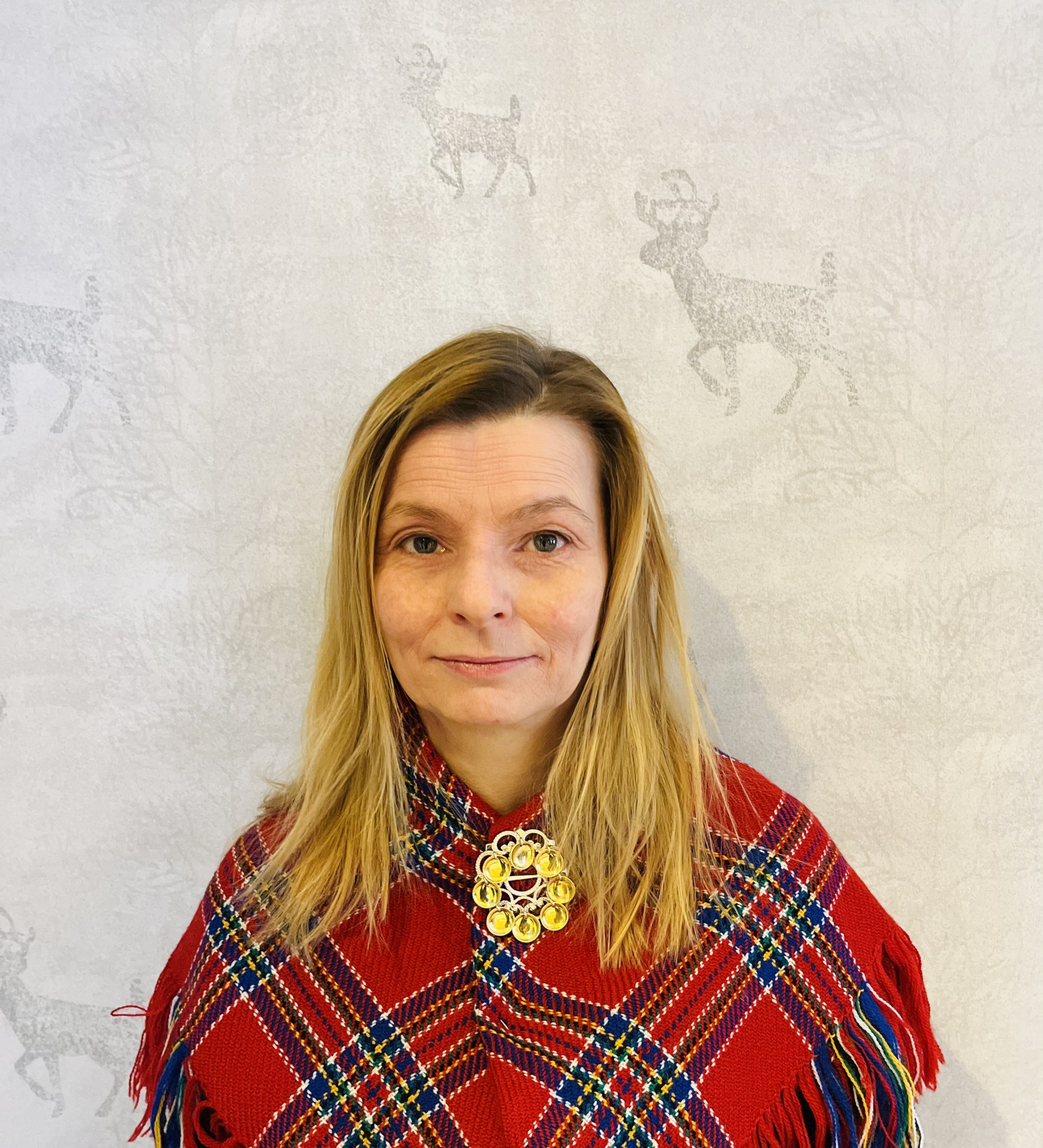 Portrettfoto av en tolk som viser Ann Karin