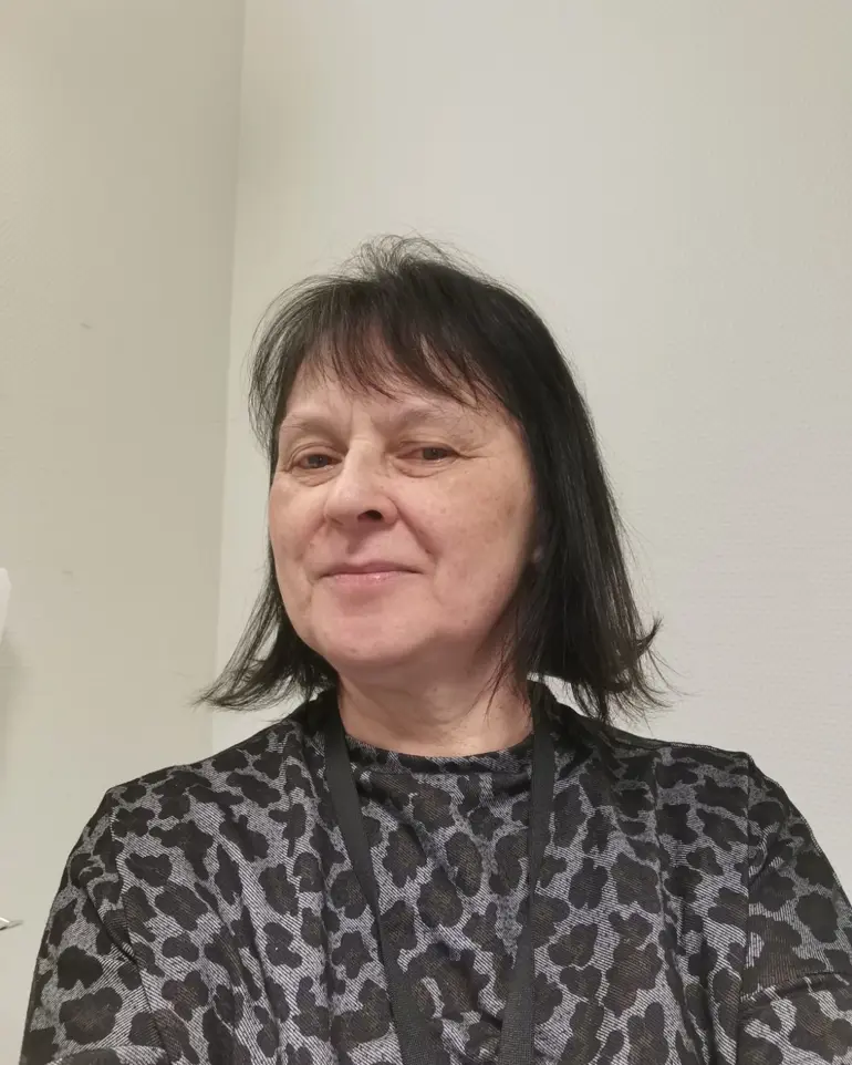 En person med langt hår