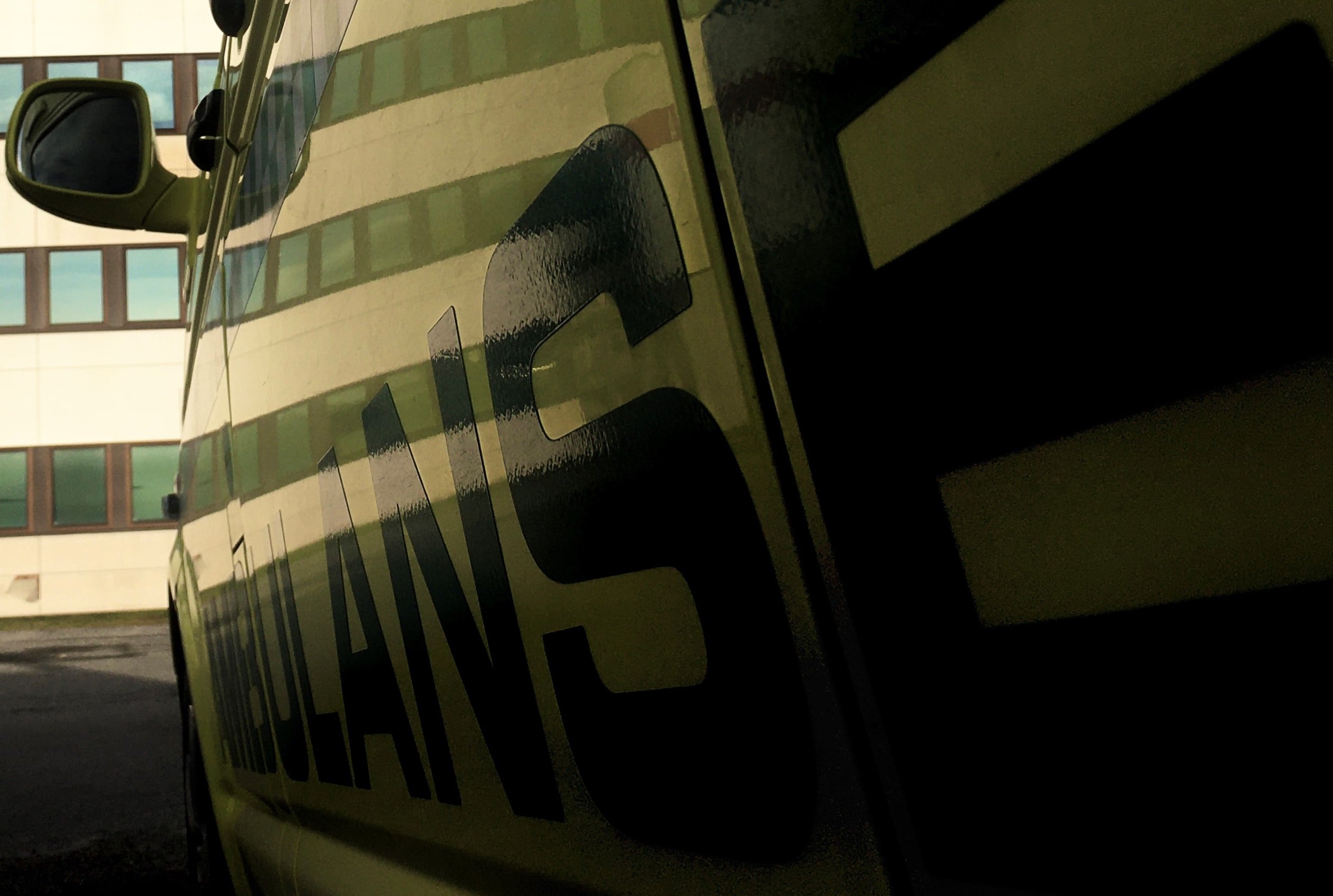 Speiling i ambulansebil.