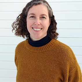 En person som smiler for kameraet