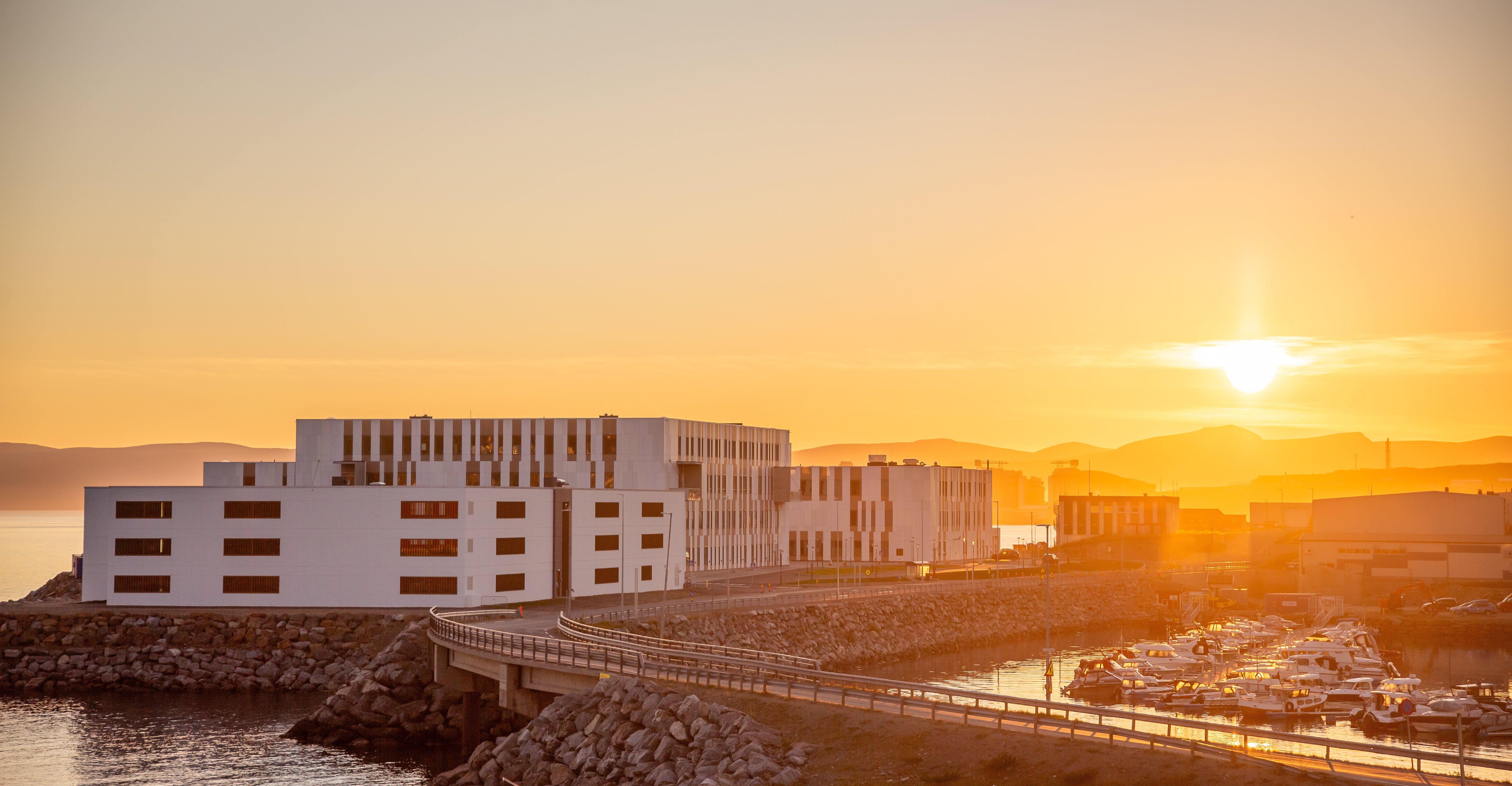 Bilde av Hammerfest sykehus i sollys