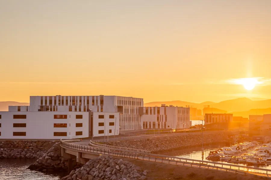 Bilde av Hammerfest sykehus i sollys