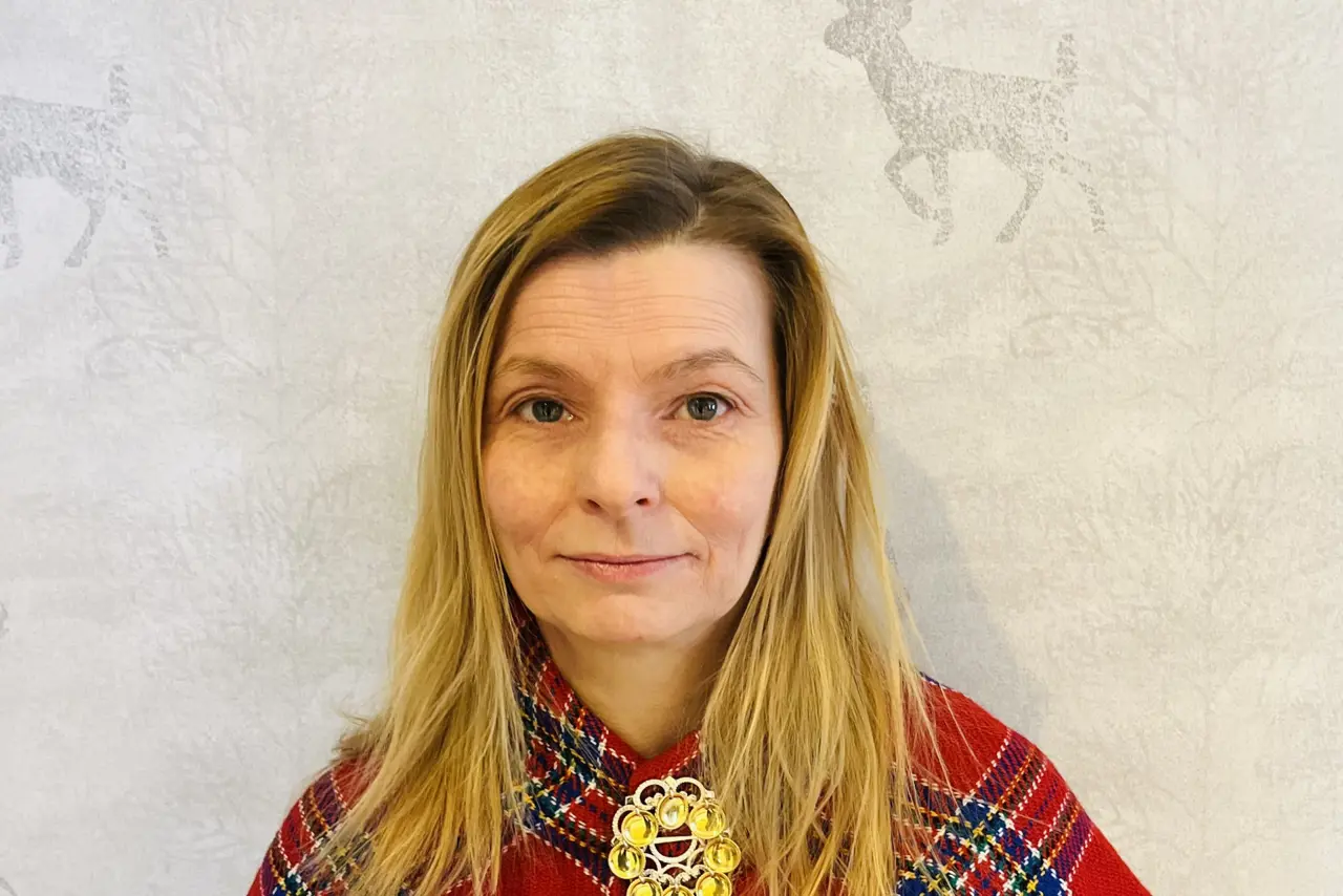 En person med langt hår