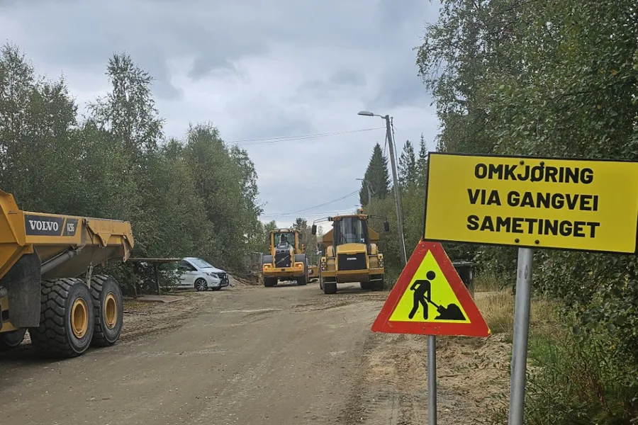 Et skilt i veikanten