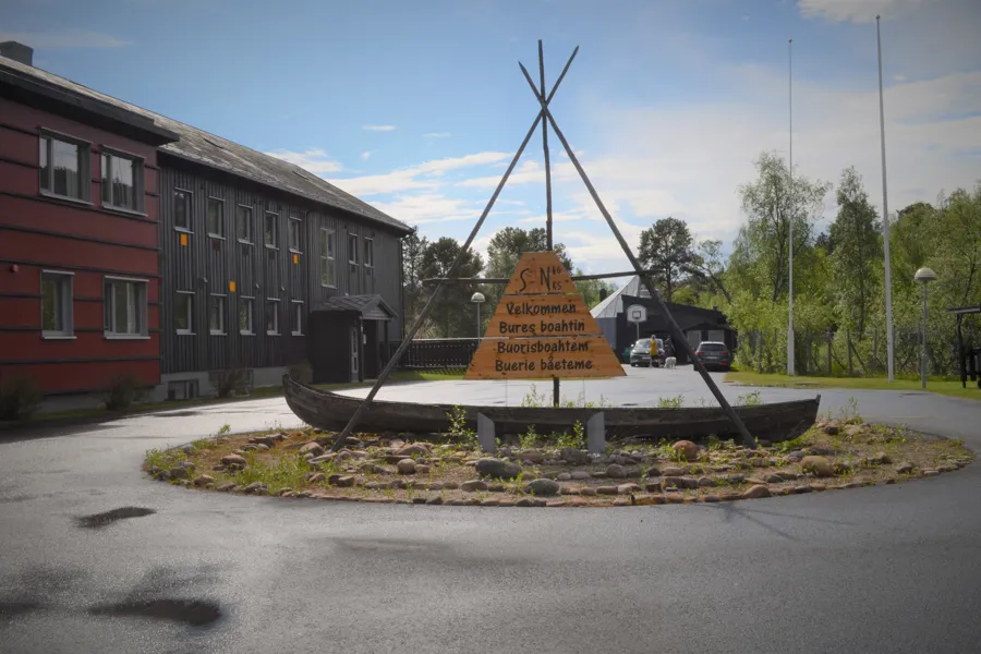 Et skilt i veikanten