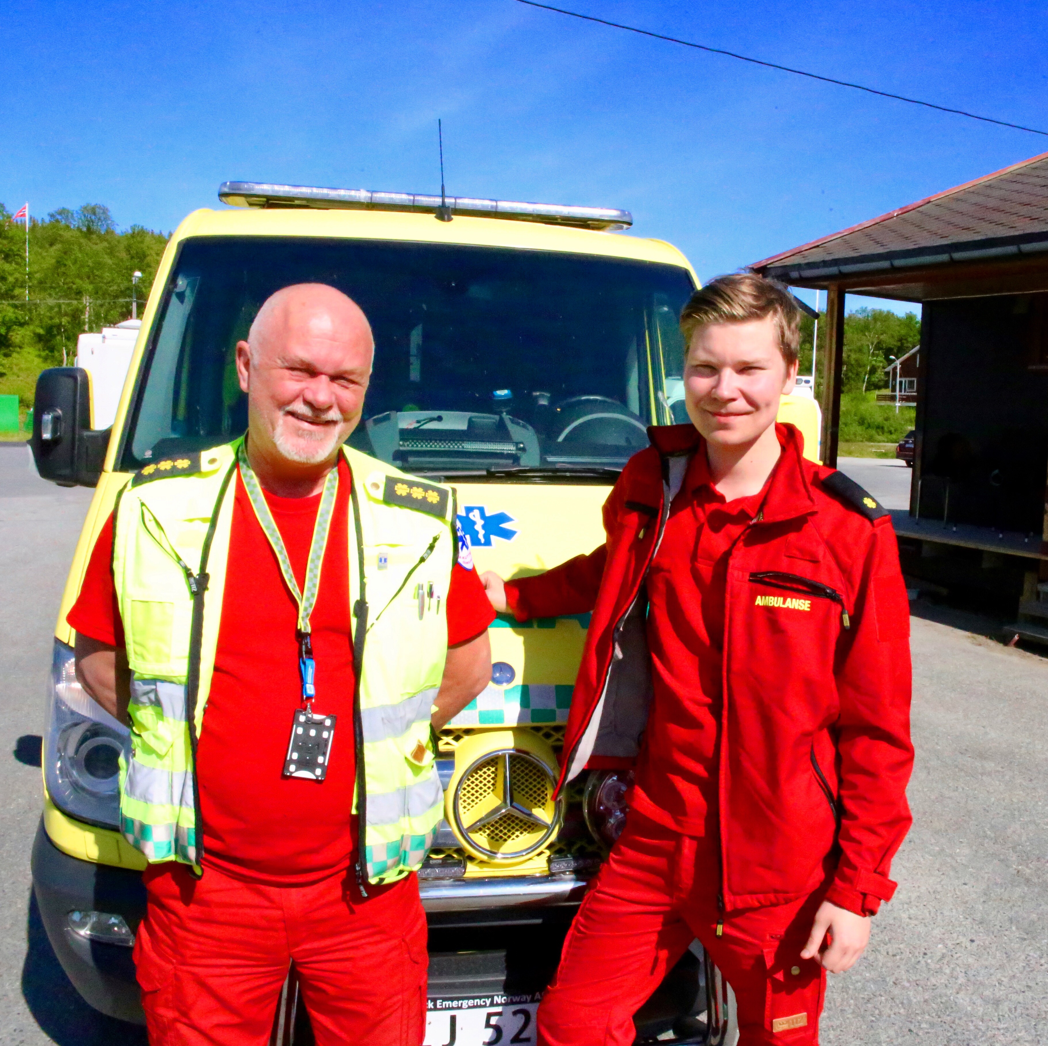 Bilde av ambulansearbeidere