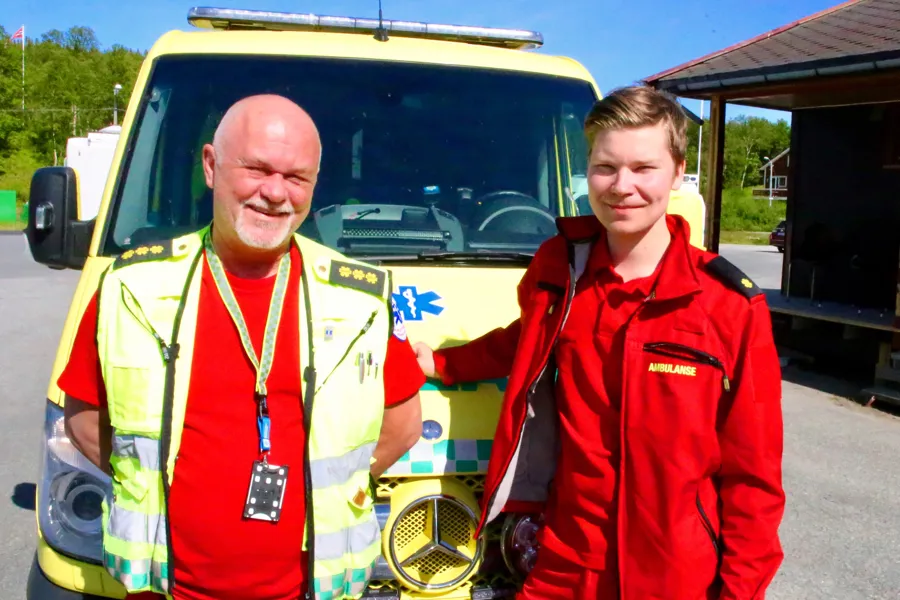 Bilde av ambulansearbeidere