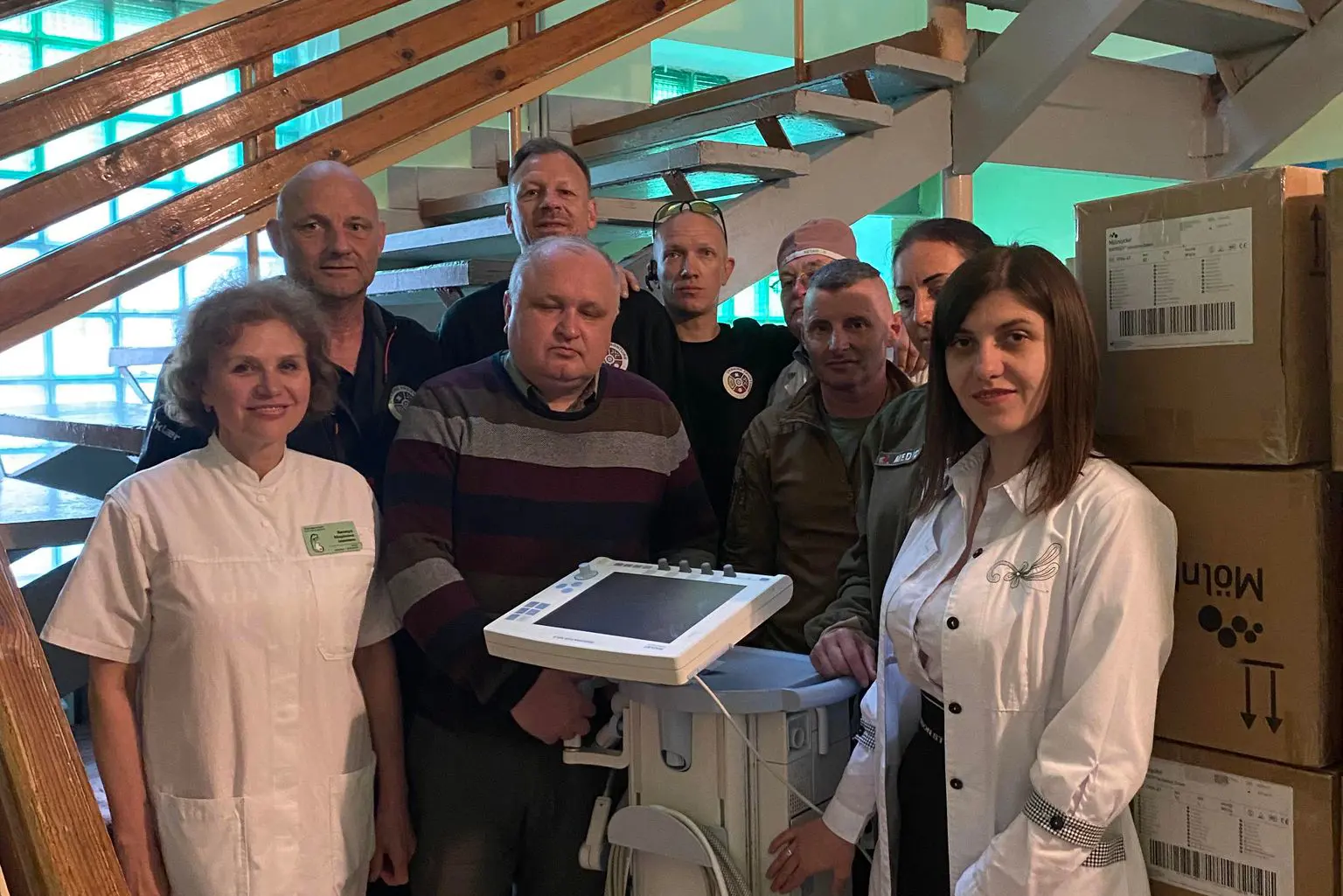 De ansatte på sykehuset i Rava-Ruska satt stor pris på leveransen fra FInnmarkssykehuset. Foto: Kurt Eriksen