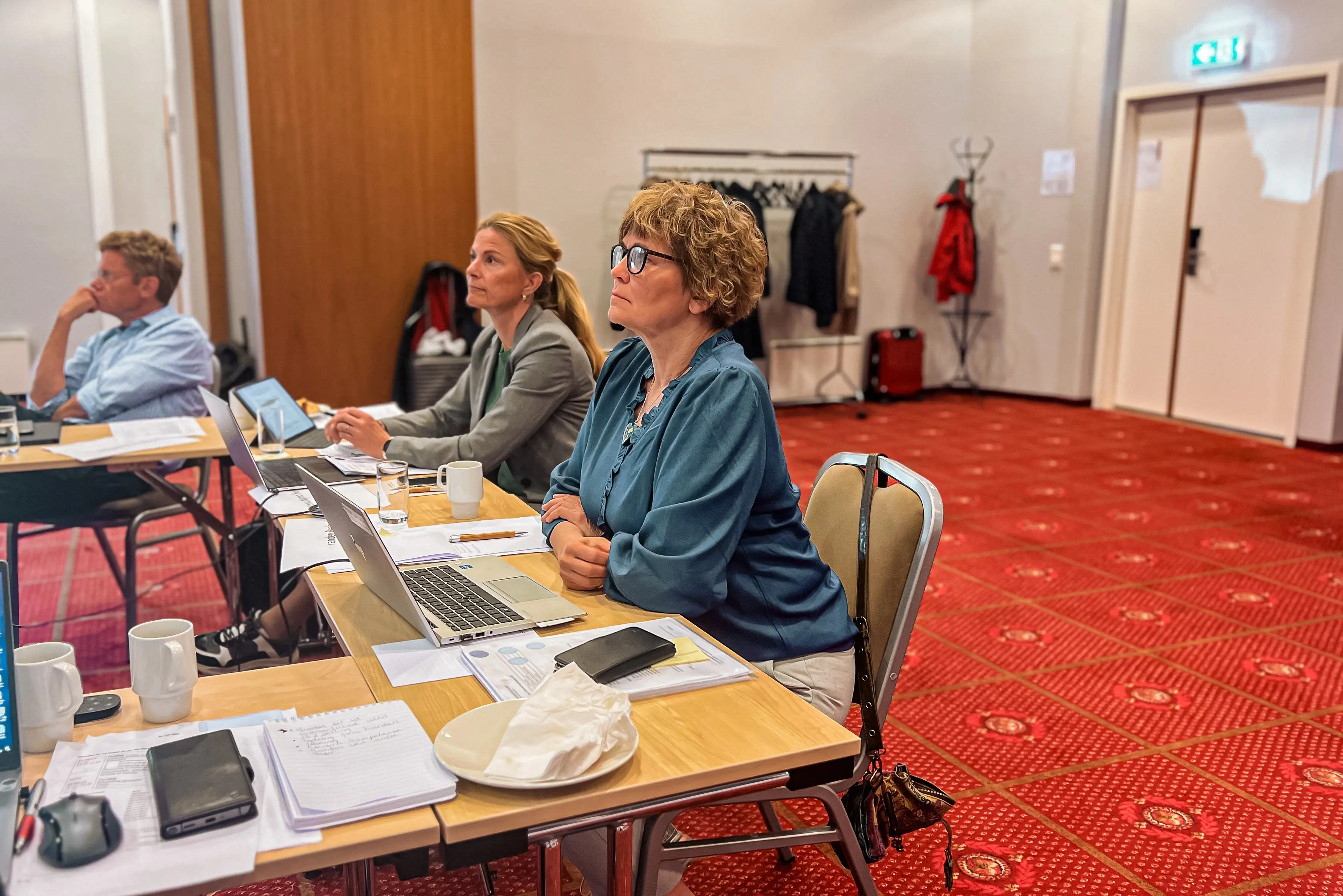 Styreleder Lena Nymo Helli og konstituert administrerende direktør Vivi Brenden Bech under dagens styremøte. Foto: Malene Nicola