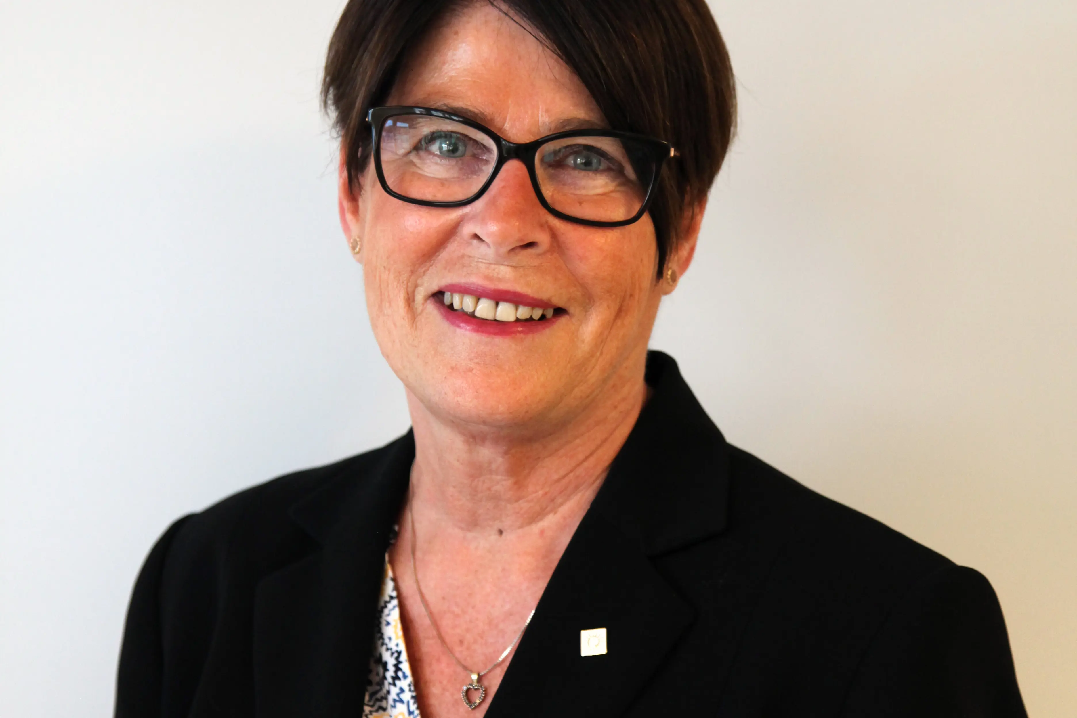 Den samiske kompetansen er i dag ikke en del av foretaksleden i Finnmarkssykehuset HF, fastslår Eva Hååheim Pedersen. Det ønsker