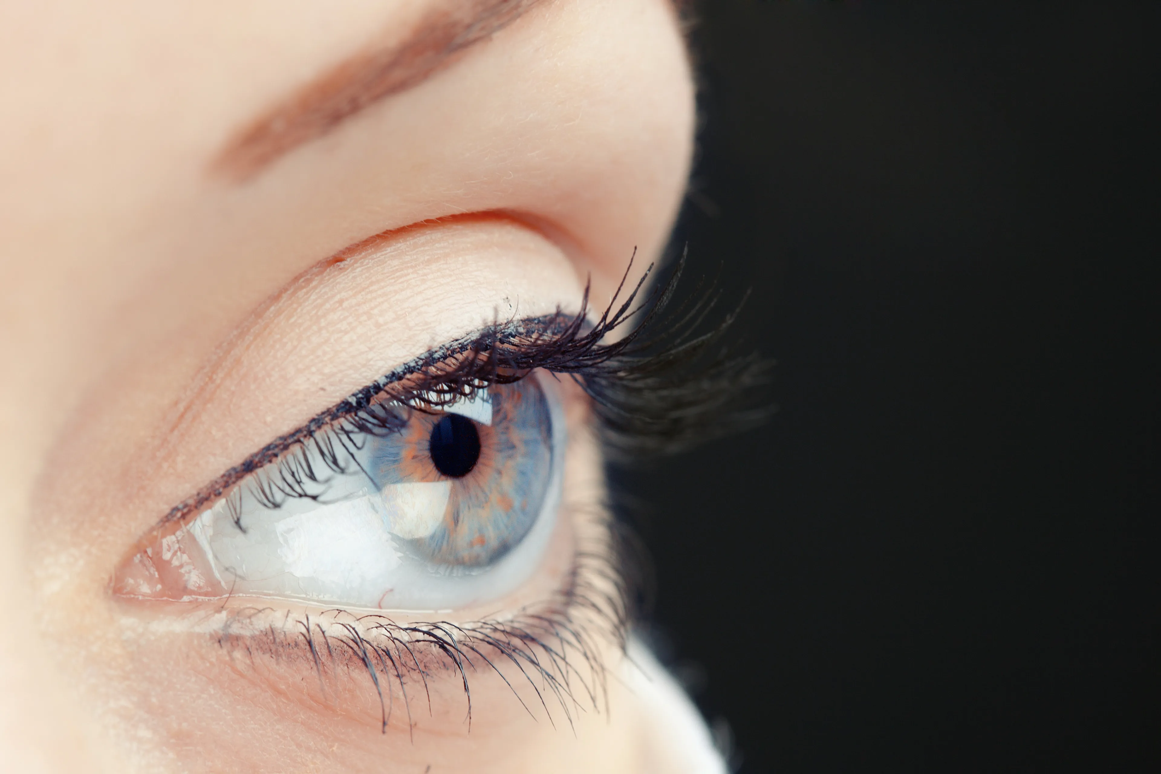 Et nærbilde av en persons øye