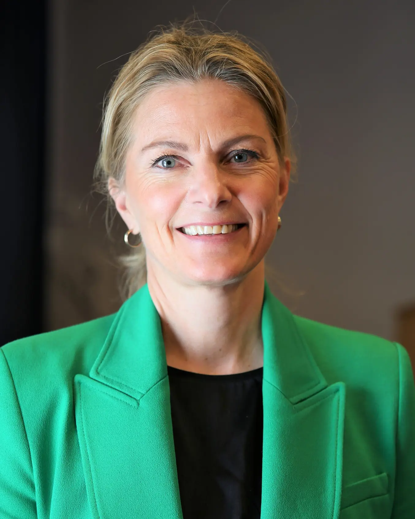 En person som smiler for kameraet